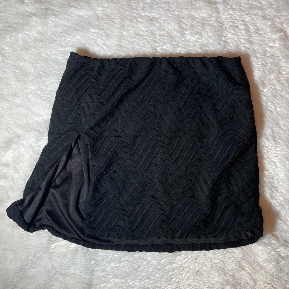 Princess Polly Black Textured‎ Mini Skirt with Side Slit Size US 4 Y2K Baddie